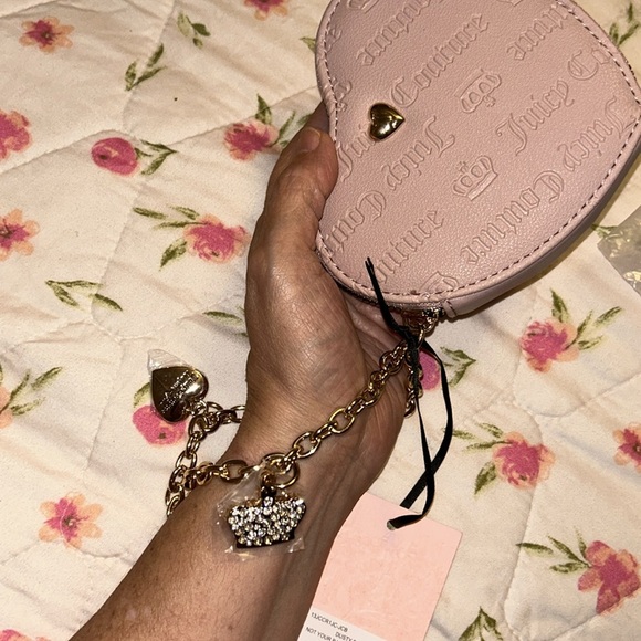 NWT Juicy Couture Not Your Babe Heart zip around wristlet - Picture 3 of 14
